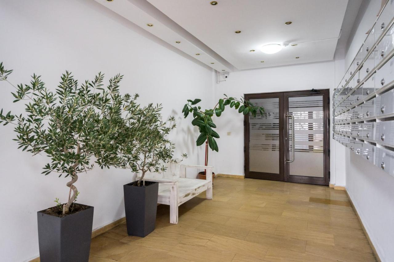 Jungle Escape - Luxe 1-Br Haven In Bucharest Appartement Buitenkant foto