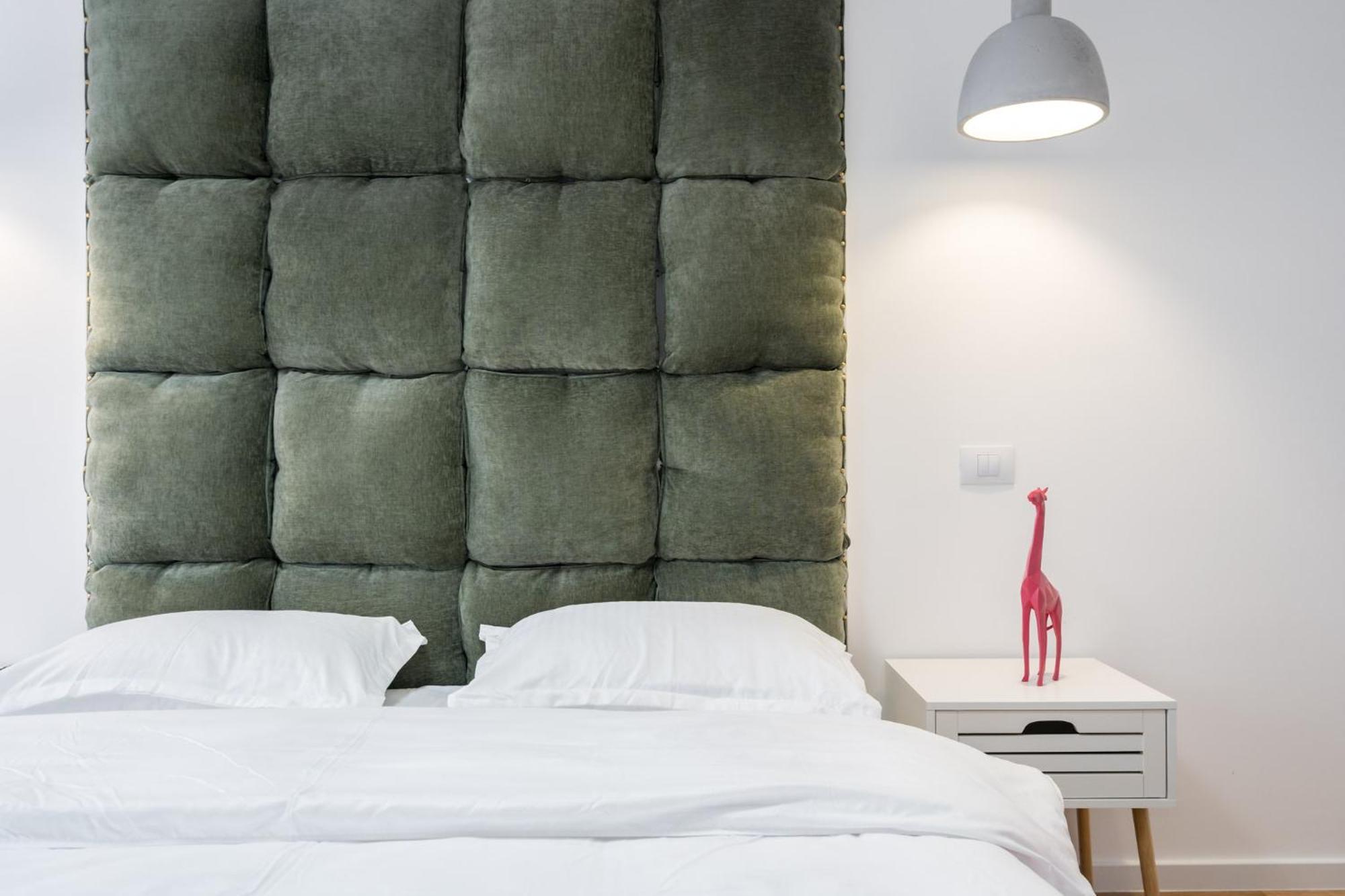 Jungle Escape - Luxe 1-Br Haven In Bucharest Appartement Buitenkant foto
