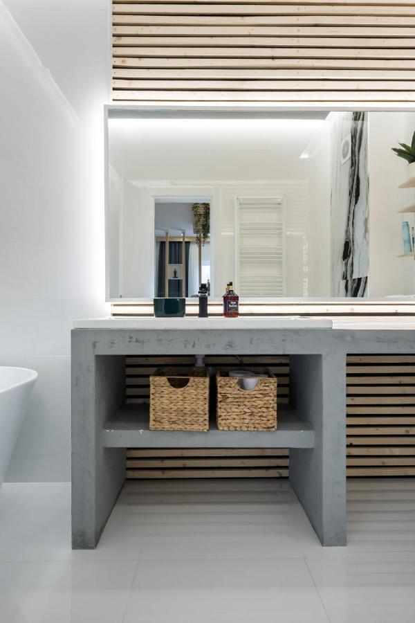 Jungle Escape - Luxe 1-Br Haven In Bucharest Appartement Buitenkant foto