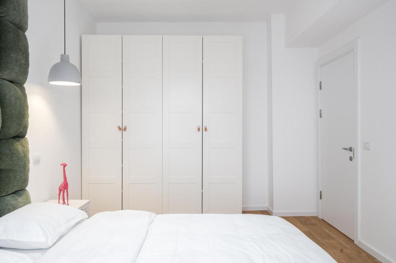 Jungle Escape - Luxe 1-Br Haven In Bucharest Appartement Buitenkant foto